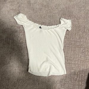 Brandy Melville Ribber off the shoulder top